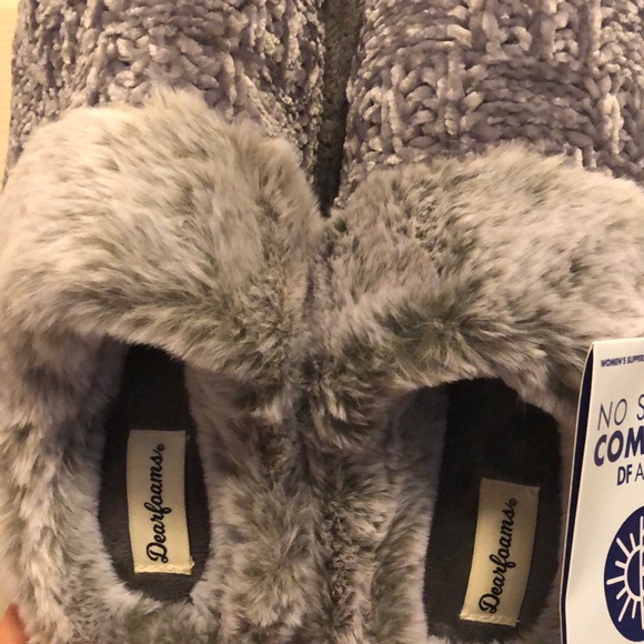 SOLD - Dearfoams Slippers - Picture 4 of 6